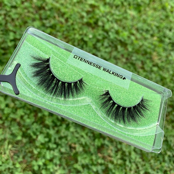 Lashes - Picture 3 of 10